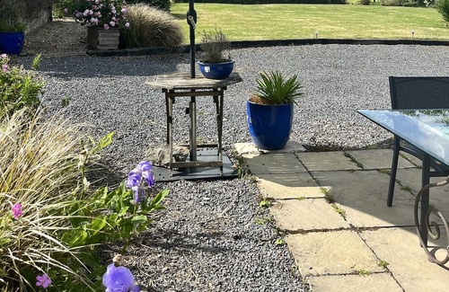 Garryspillane Cottage | Irish Thatched cottage, private farm setting,modern amenities, sole occupancy