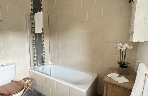 Garryspillane Cottage | Irish Thatched cottage, private farm setting,modern amenities, sole occupancy