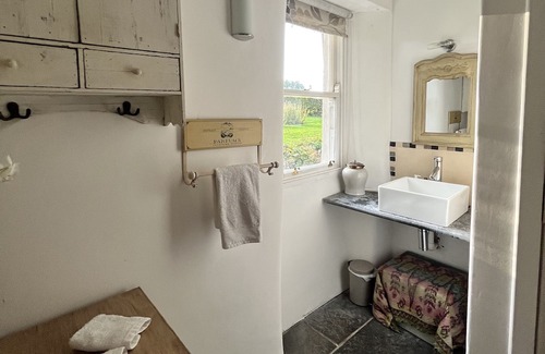 Garryspillane Cottage | Irish Thatched cottage, private farm setting,modern amenities, sole occupancy
