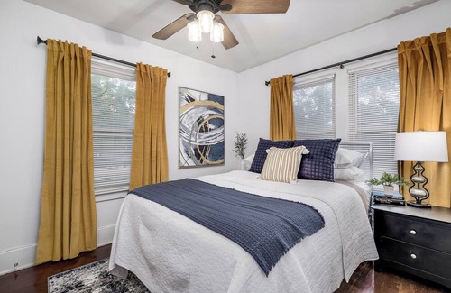 College Heights Apartment | Renovated Modern Unit| Walk to EMU | Short drive to UM and UM Hospital | Pets OK