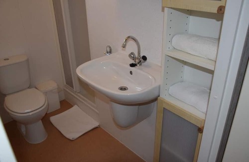 Nieuwvliet Ski Chalet | Cozy chalet near the beach, air-conditioned, WLAN