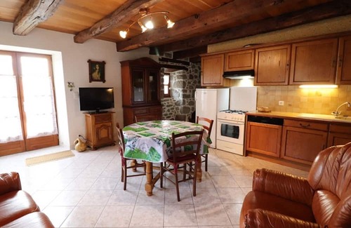 Sansac-Veinazes Cottage | Gite Sansac-Veinazès, 2 bedrooms, 4 persons