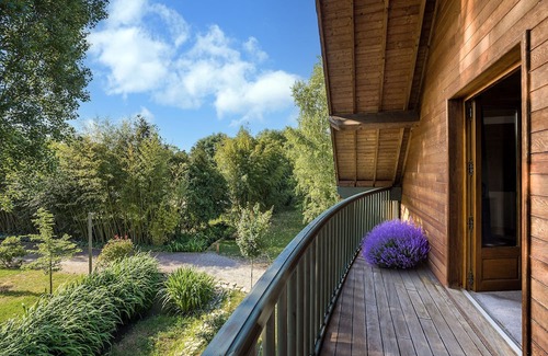 Pougny Apartment | Les Écureuils, Charmant appartement avec balcon - Vue sur parc et ruisseau