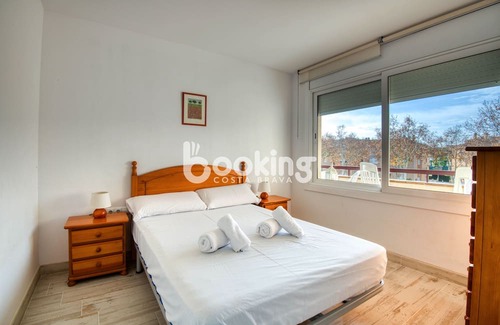 Platja d'Aro Apartment | APARTMENT FOR 4 PEOPLE WITH POOL AND TERRACE NEAR THE BEACH AND SHOPPING AREA