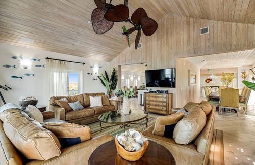 Sugarloaf Key House | Luxurious Oceanfront Home w/ a Private Pool, High-Speed WiFi, & Private Beach