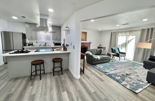 Thousand Oaks Condo | Mountain View Home 4B3B Unit Private Entrance