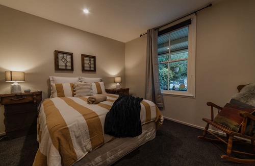 Christchurch Cottage | Peaceful City Cottage + HOT TUB