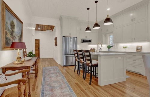 Fredericksburg House | LOCATION! One Block to Main Street/Wineries!