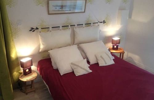 Theix-Noyalo House | Homerez - Property 9 km away from the beach for 2 ppl. with shared pool at Theix