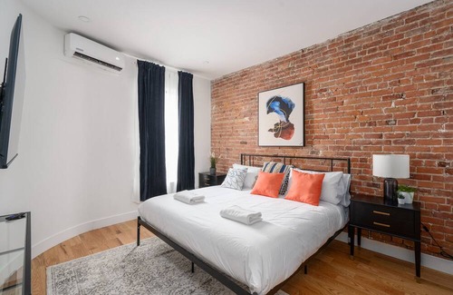 Outremont Apartment | Classy and Elegant 3bedrooms Heart of Mile end