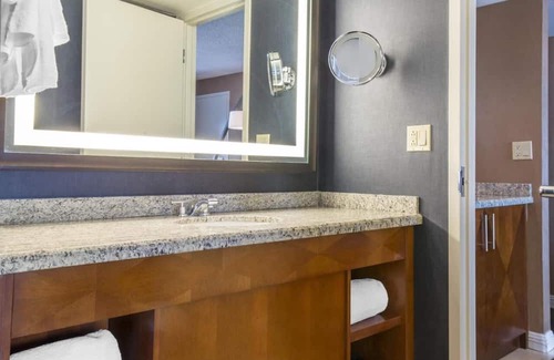 Streeterville House | 2 Connecting Suites at a 4.5⭐️ Hotel