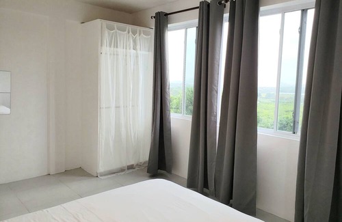 Runaway Bay Apartment | Ocean View