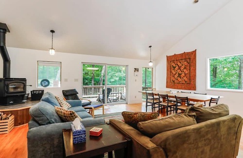 Berkeley Springs House | Turtle Pond- The cabin with it all!