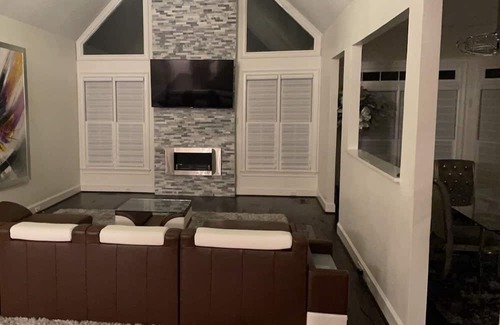 Smyrna House | Modern 4bd/4bth home.