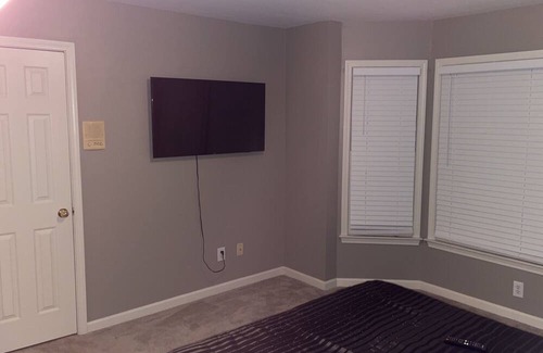 Smyrna House | Modern 4bd/4bth home.
