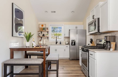 North Charleston House | Under The Live Oaks: Where Tranquility Abounds