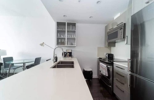 Downtown Eastside Apartment | Bright and Modern One Bed Penthouse