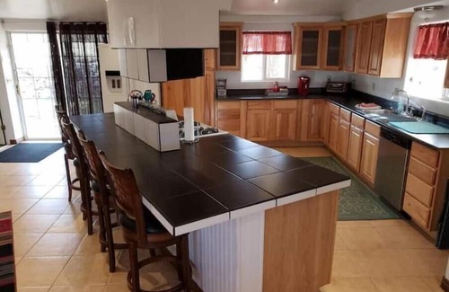 La Verkin House | Southern Utah here is more fun! Tree swing, vintage pinball,creekside activity