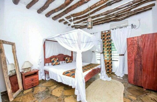Watamu Villa | Beach road villa