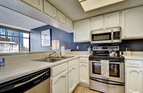 Downtown Austin Apartment | The Littlefields by Lodgewell | Updated Loft | A5