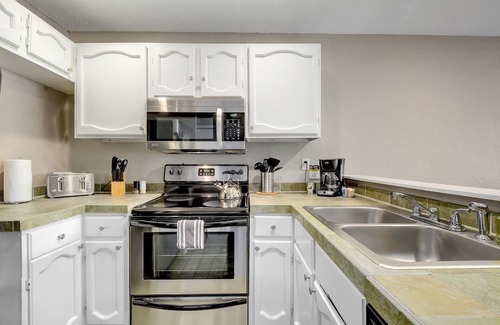 Downtown Austin Apartment | The Littlefields by Lodgewell | Downtown Loft | A4