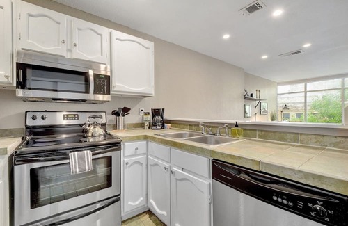 Downtown Austin Apartment | The Littlefields by Lodgewell | Downtown Loft | A4
