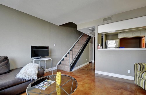 Downtown Austin Apartment | The Littlefields by Lodgewell | Great Location B2