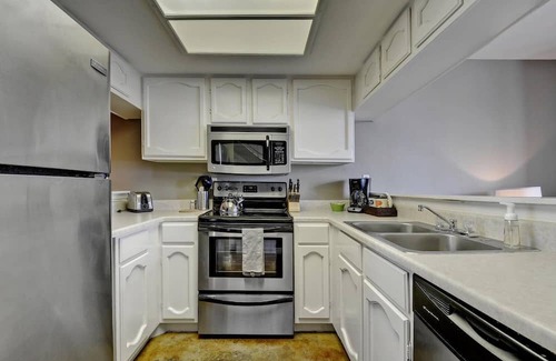 Downtown Austin Apartment | The Littlefields by Lodgewell | Great Location B2