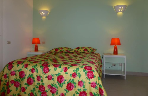 Dominicus Apartment | DIRECTLY ON THE CARIBBEAN SEA, 3 ROOM APARTMENT, GARDEN & POOL & DIRECT ACCESS TO THE SEA!