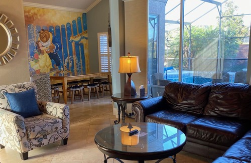 West Kissimmee House | Many themed rooms, private yard Lakeview, Close to Disney, 3 king masters CLEAN!