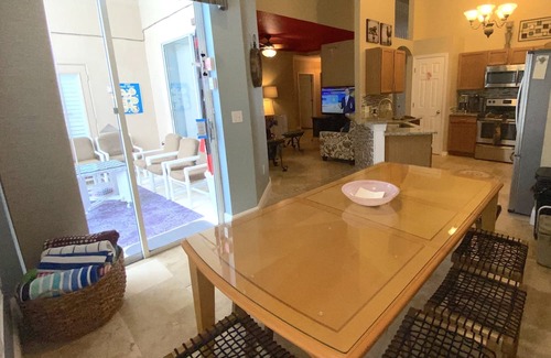 West Kissimmee House | Many themed rooms, private yard Lakeview, Close to Disney, 3 king masters CLEAN!