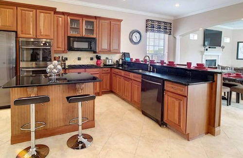 Reunion House | Classical House with Loft Pool Table at Reunion