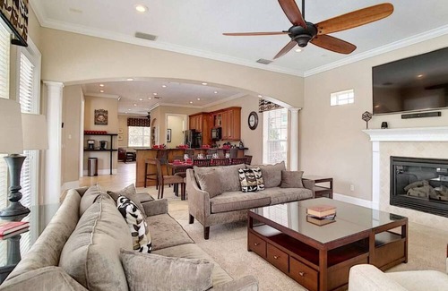 Reunion House | Classical House with Loft Pool Table at Reunion