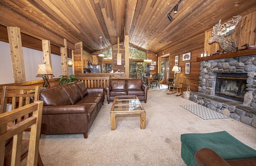 Lake Forest House | Vance: Sunny and Spacious Dollar Point Home