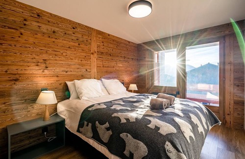 Verbier Apartment | Completely renovated, bright 2 bedoom apartment with view on the village and the mountains. Its loca