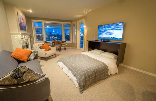 Downtown Seattle Condo | Spectacular View: Waterfront Condo Near Pike Place