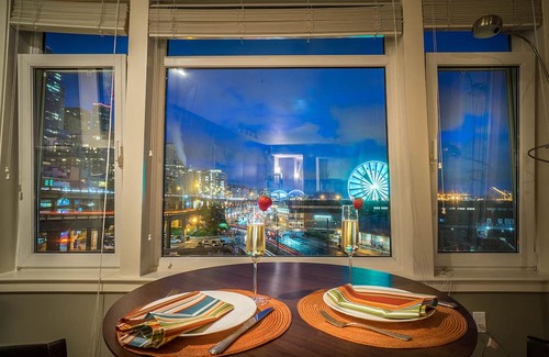Downtown Seattle Condo | Spectacular View: Waterfront Condo Near Pike Place