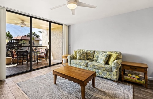 Historic Kailua Village Condo | Beautiful Condo w/AC, Lanai, Shared Pool & Ocean Views - Kona Pacific B310
