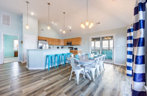 Rodanthe House | On Special - Windsurfing & Kiteboarding Paradise! Soundfront- Hot Tub, Game Rm,