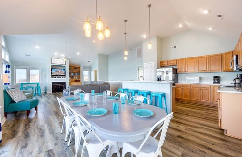 Rodanthe House | On Special - Windsurfing & Kiteboarding Paradise! Soundfront- Hot Tub, Game Rm,