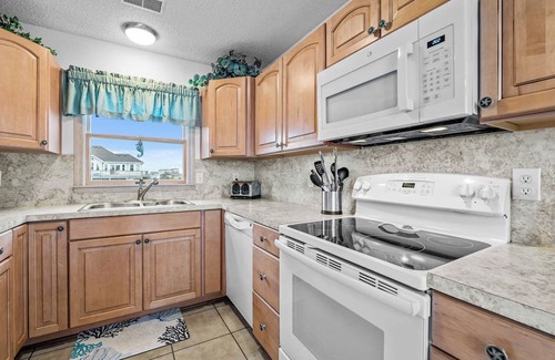 Spindrift Banks House | On Special – Ocean View – Dog Friendly 4 Bedroom Home with Elevator