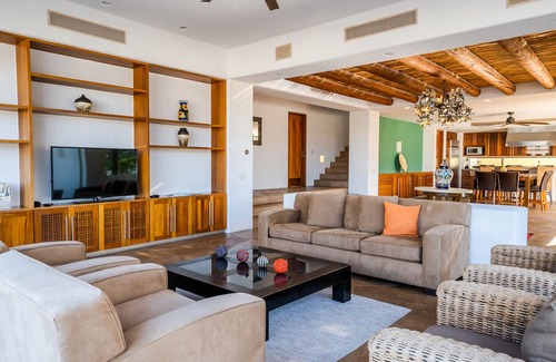 Pedregal House | Contemporary, clean, spacious ocean view villa, huge pool, 2 blocks from Marina