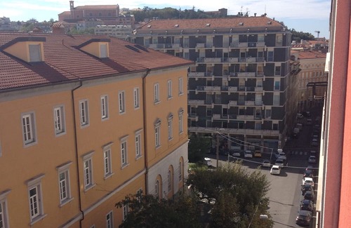 Citta Nuova-Barriera Nuova-San Vito-Citta Vecchia Apartment | Sunny Apartment Temporary Rent
