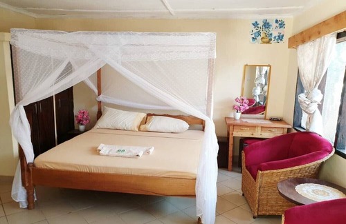 Diani Beach Villa | Two minutes walk to the Beach! a comfortable 4Bedroom Villa in Diani