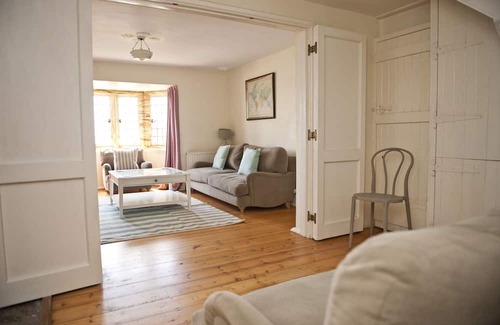 Lyme Regis Apartment | Sundial House Beachfront Arts & Crafts Period House
