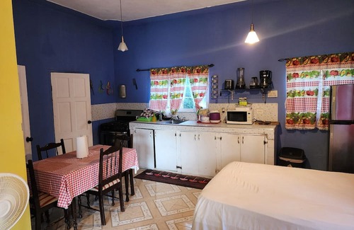 Yallahs Apartment | Can sleep 7 people with private parking