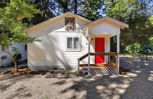 Cobb Apartment | Rouge Cobb Mountain Hotel - Cabin 5