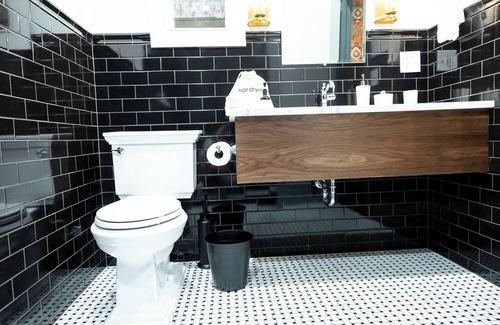 Old City Apartment | The Gas Lamp Hotel - 1BR - Latimer