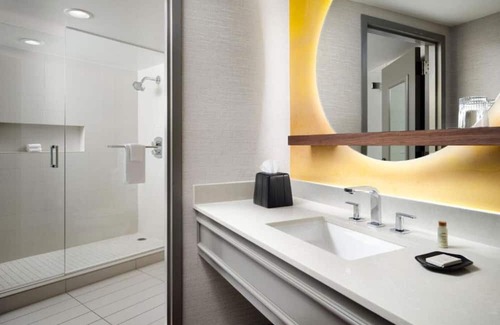 Broomfield House | Fully renovated all-suite hotel with views of the Flatirons