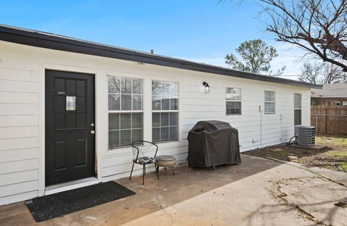 Wichita Falls House | CHARMING ALL-AMERICAN COTTAGE
